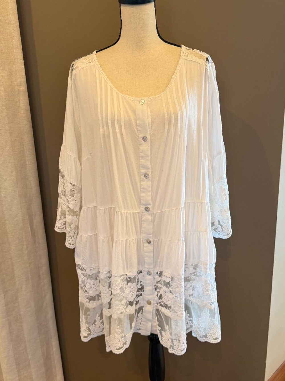 White Lace Tiered Blouse Lightweight Button Down Scalloped Hem Plus, Size 24W
